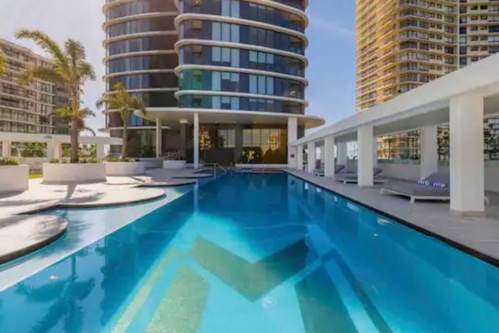 Ocean Surfers Paradise * Gold Coast
