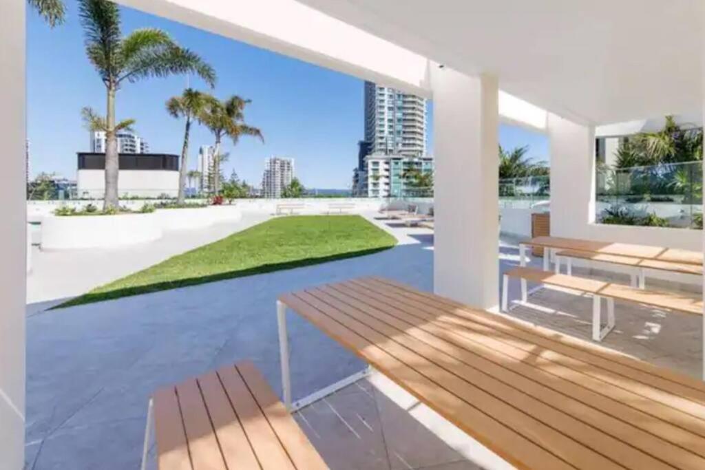 Ocean Surfers Paradise * Gold Coast