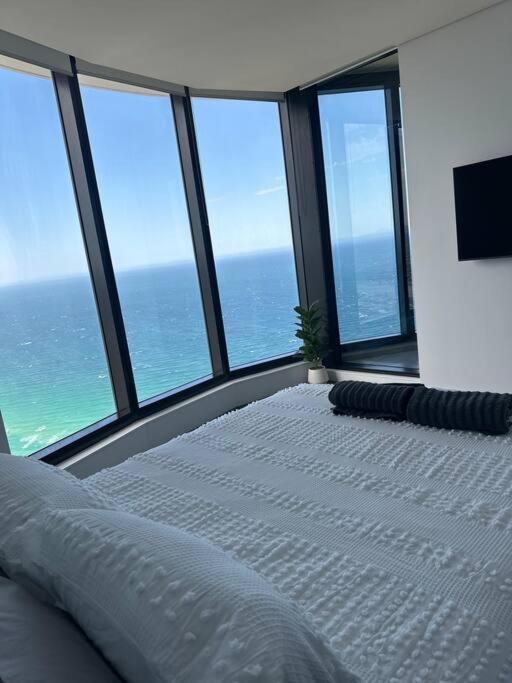 Ocean Surfers Paradise Apartment