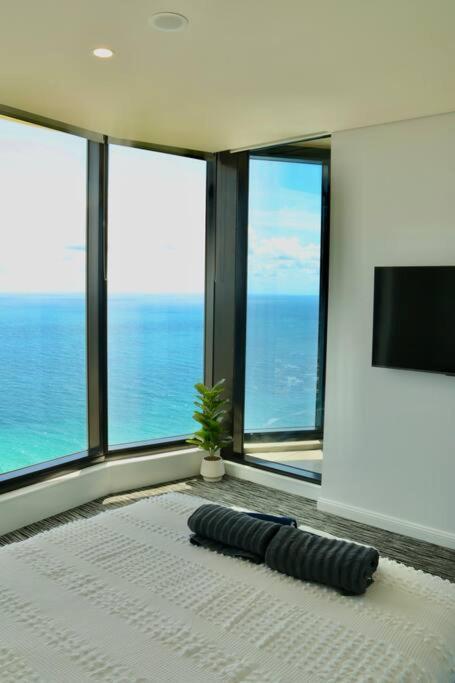 Ocean Surfers Paradise