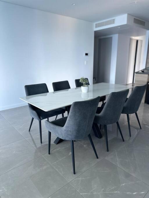 Ocean Surfers Paradise Apartment
