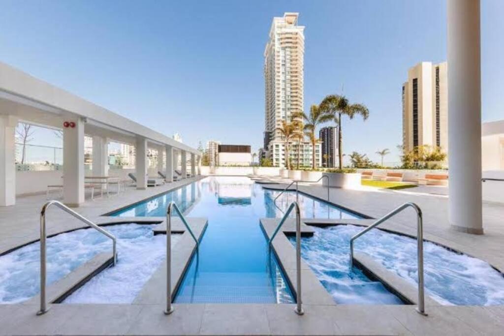 Ocean Surfers Paradise Apartment